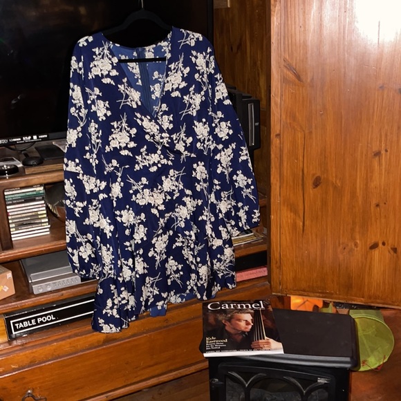 Never worn dress maker unknown, We ordered it on line - Picture 8 of 8